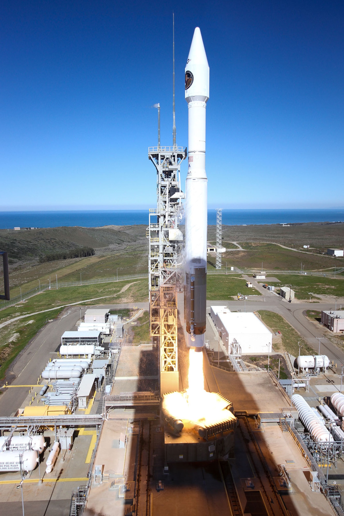 An Atlas V rocket carrying the NROL-79 mission lifts off from Vandenberg AFB's Space Launch Complex-3 at 9:50 a.m. PST, March 1.(Photo courtesy of United Launch Alliance) 


