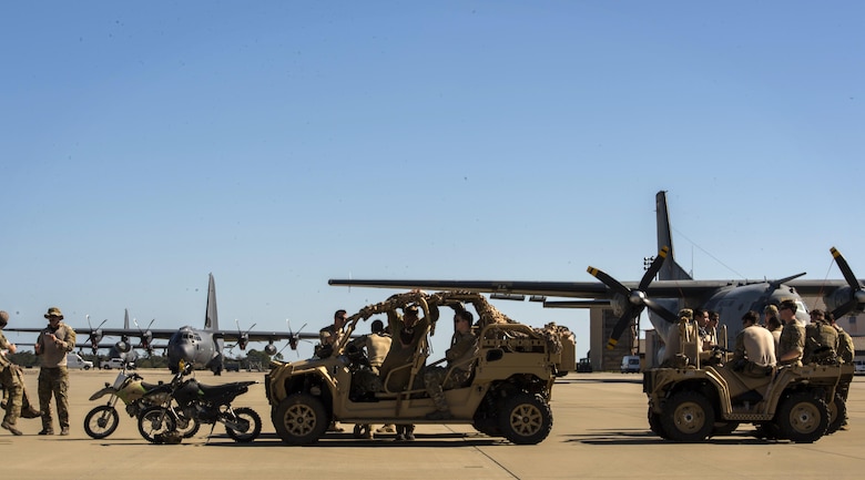U.S. Air Force Airmen from the 24th Special Operations Wing wait to participate in static load training during Exercise Emerald Warrior at Hurlburt Field, Fla., Feb. 26, 2017. Emerald Warrior is a U.S. Special Operations Command exercise during which joint special operations forces train to respond to various threats across the spectrum of conflict. (U.S. Air Force photo by Senior Airman Erin Piazza)