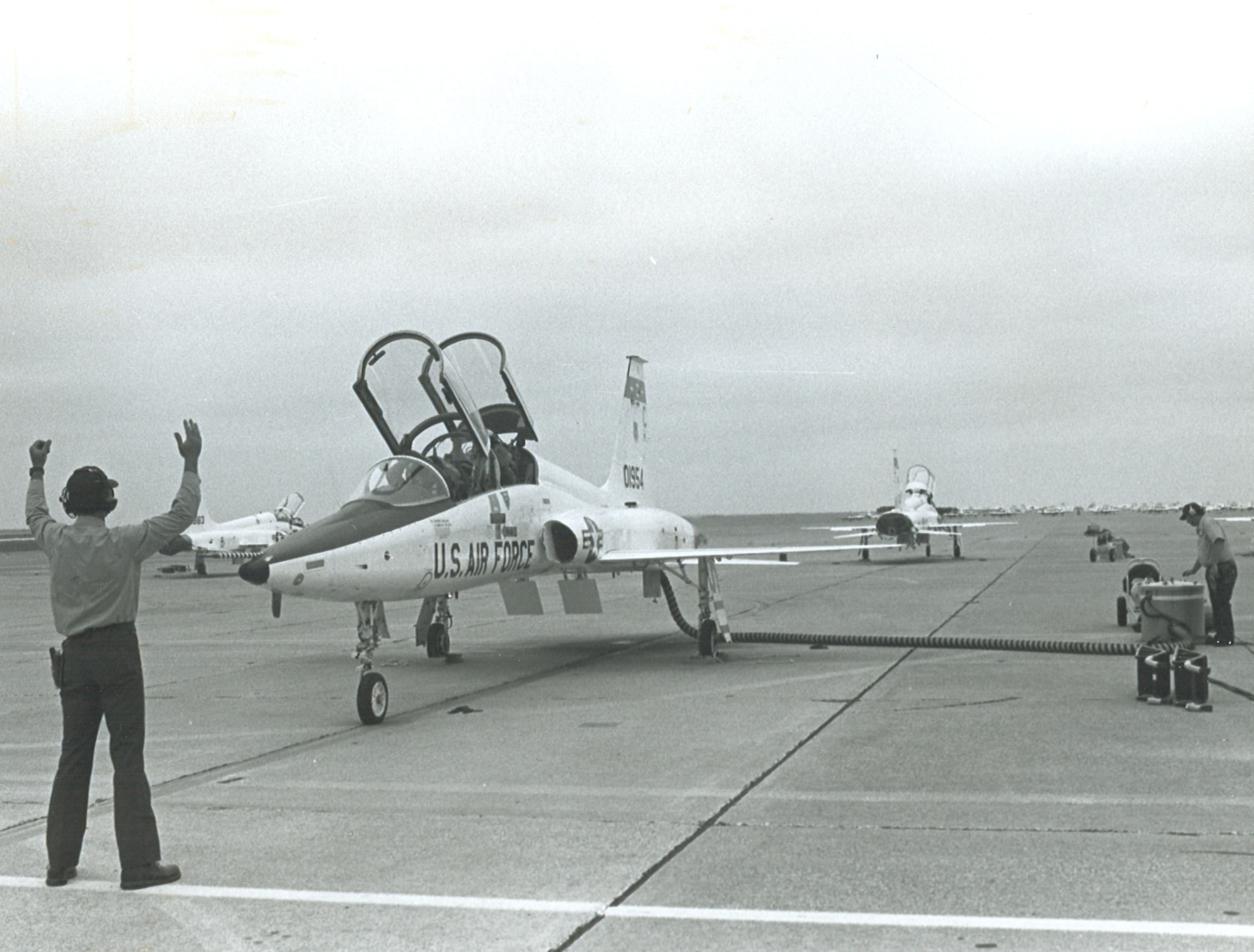 A maintainer marshalls a T-38C Talon on the flightline on Laughlin Air Force Base, Texas, in 1989. (Courtesy photo)