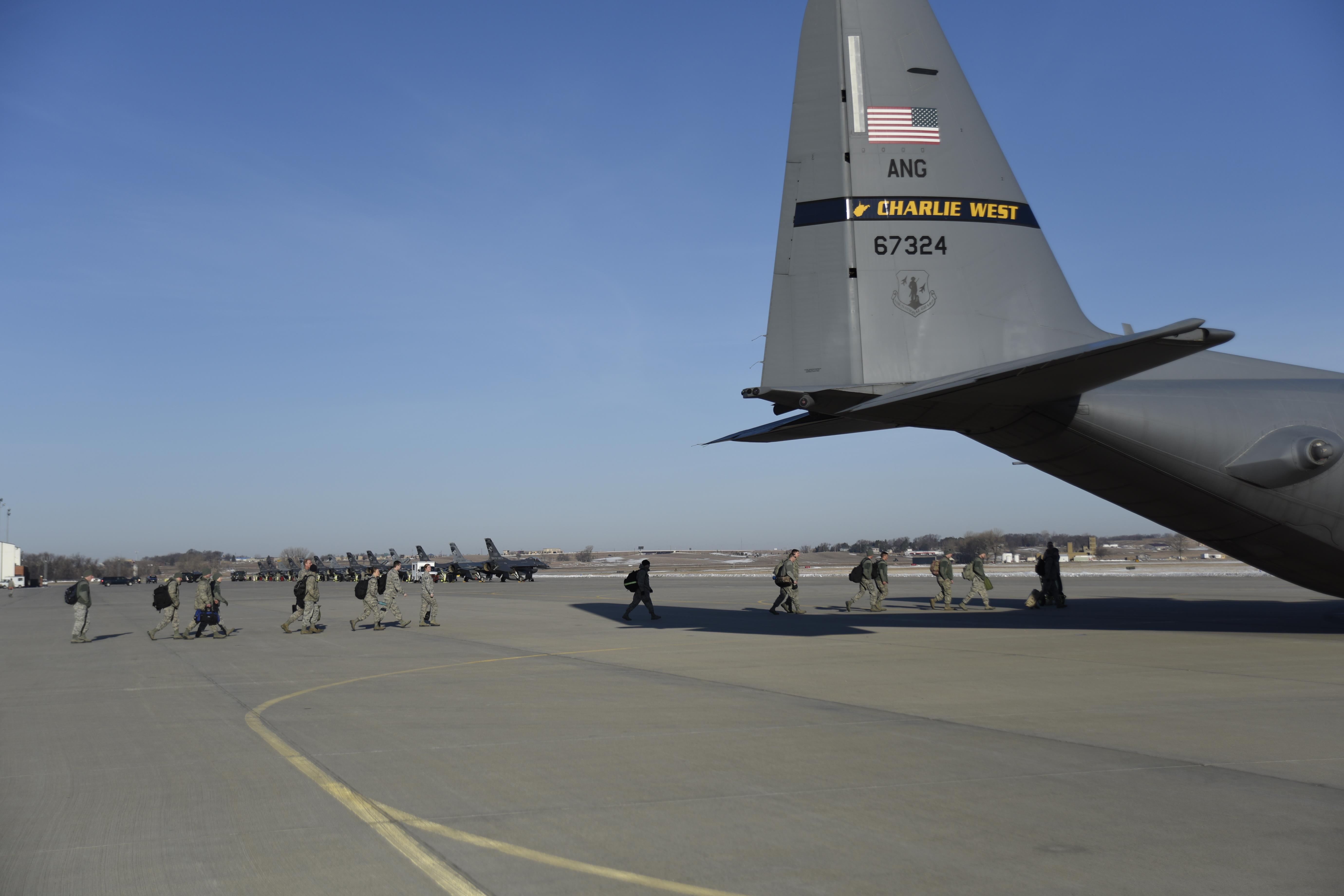 Joe Foss Field Arrivals - t6loul8