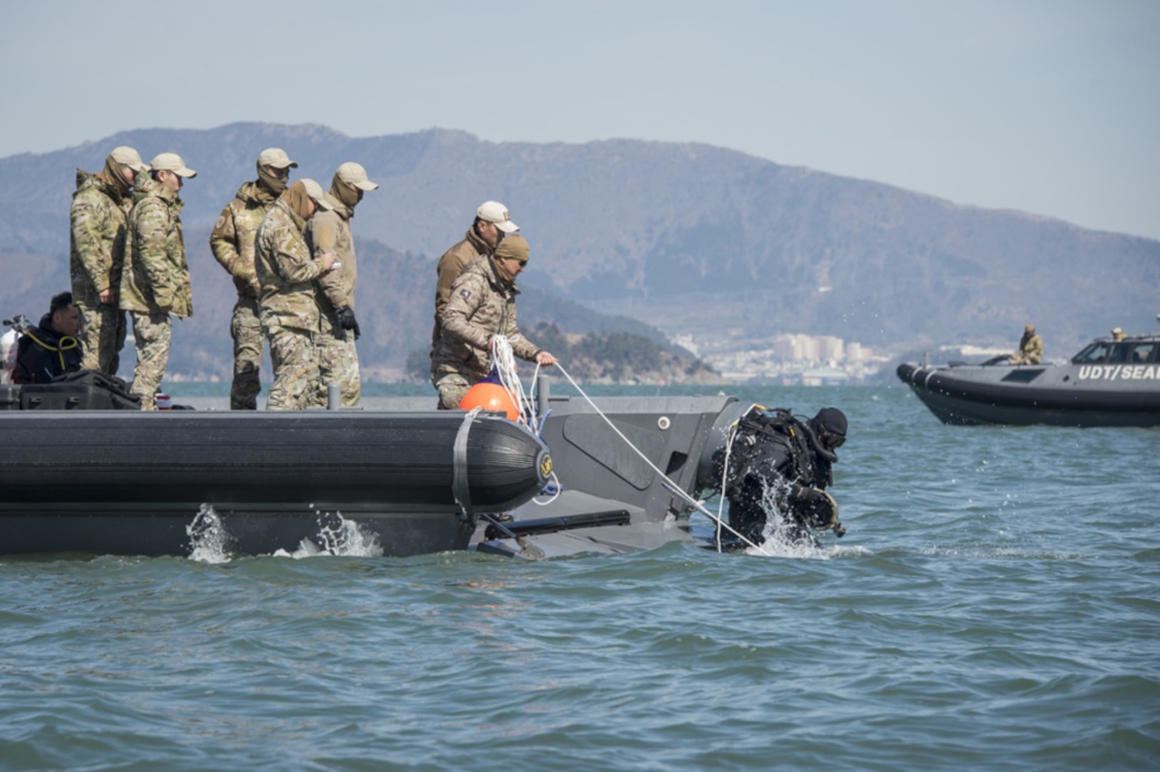 Members of the Republic of Korea (ROK) Navy Underwater Dive Team dive off the coast of Jinhae, Mar. 3, 2017, as part of exercise Foal Eagle 2017. Foal Eagle is an annual, bilateral training exercise designed to enhance the readiness of U.S. and ROK forces and their ability to work together during a crisis. 