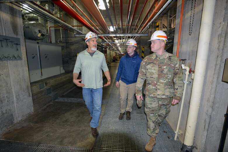 Joseph Conatser, superintendent at the Old Hickory Power Plant (left) talks with Charles Nissen a sophomore student from Montgomery Bell Academy (center) and Maj. Christopher Burkhart, Nashville District deputy commander during a tour of the Old Hickory power plant March 3, 2017.   Nissen, a sophomore student from Montgomery Bell Academy spent the day shadowing U. S. Army Corps of Engineers Nashville District engineers. 