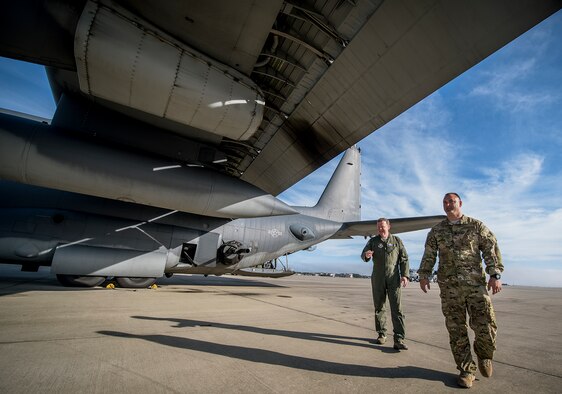 Lt. Col. Carl Armour, 5th Special Operations Squadron commander, give Lt. Gen Webb, a tour of a C-130 during a recent visit to the squadron at Hurlburt Field, Fla.  The 5th and the 19th SOS recently won the AFSOC Outstanding Aviation Resource Management team (small office) award.  This is their third time receiving the award. (1st SOW photo)