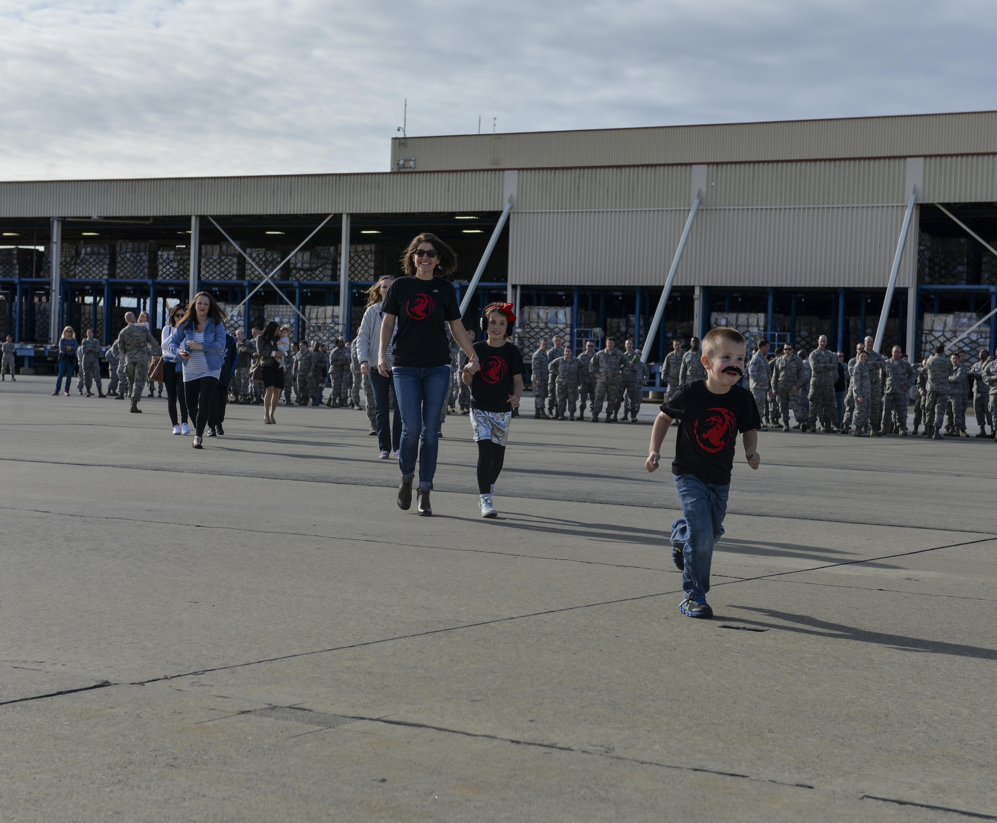 Families of Airmen assigned to the 621st Contingency Response Wing welcome home their loved ones at Travis Air Force Base, Calif., upon the Airmen completing a four-month deployment in support of Operation Inherent Resolve, March 7, 2017. The 621st CRW—America’s only CRW—is a unique, bi-coastal unit whose forces are primarily stationed at both Travis AFB and Joint Base McGuire-Dix-Lakehurst, N.J. The 621st CRW consists of approximately 1,500 Airmen assigned to three groups, 11 squadrons and more than 20 geographically-separated operating locations aligned with major Army and Marine Corps combat units. (U.S. Air Force photo by Master Sgt. Joseph Swafford)
