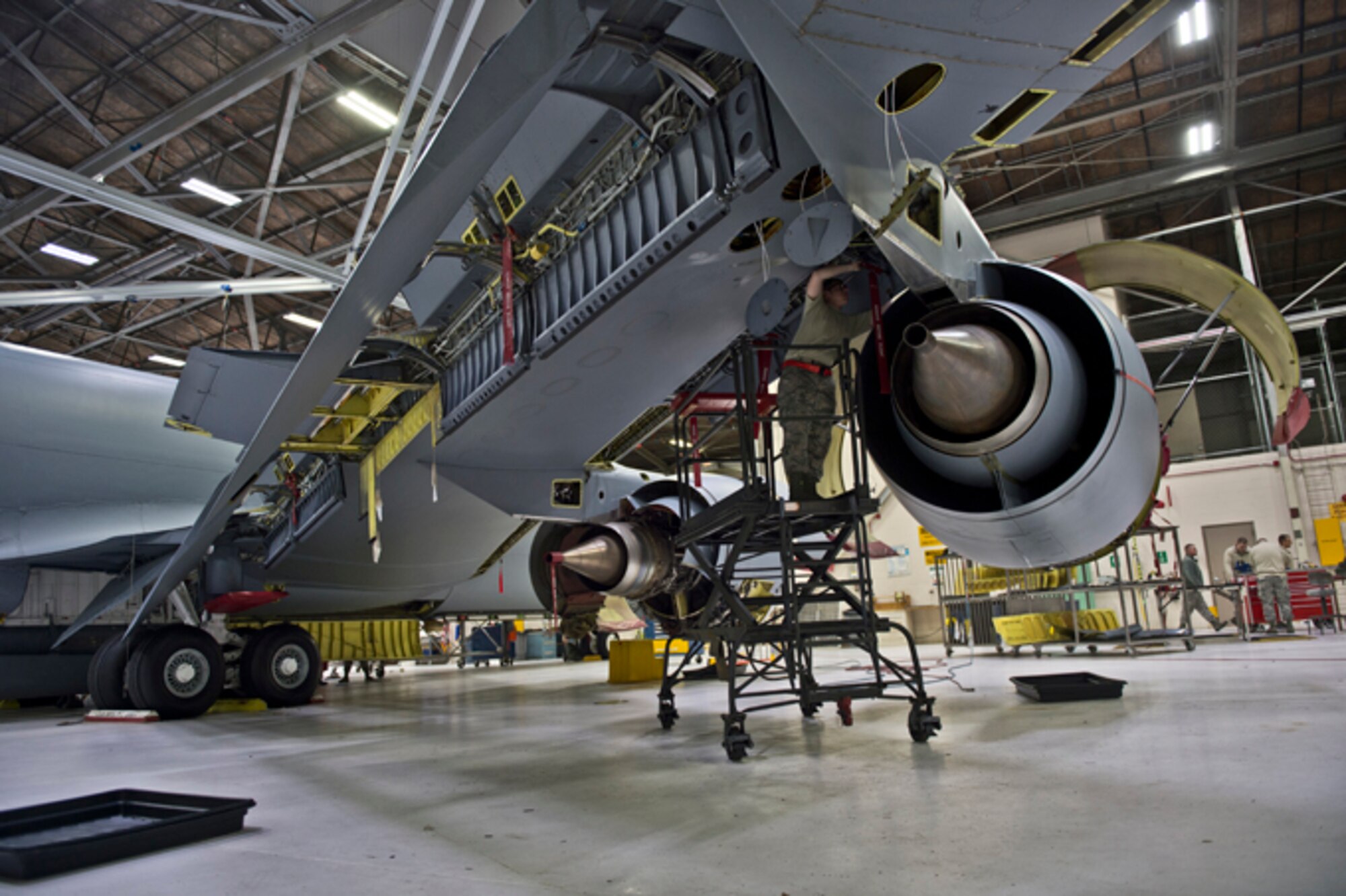 Maintainers give tankers facelift > Grissom Air Reserve Base > Article