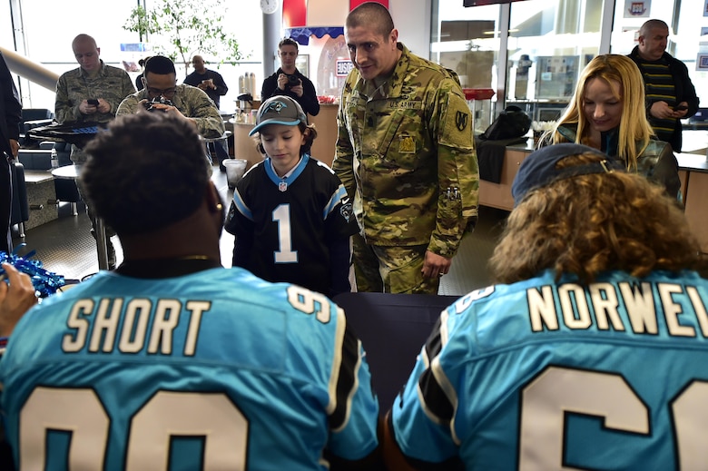 Big Men On The Base Nfl Players Spend Time On Ramstein