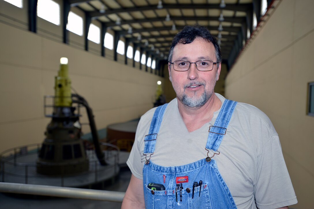 Larry Cole, power plant electrician serving at Old Hickory Powerhouse, is the U.S. Army Corps of Engineers Nashville District Employee of the Month for January 2017.   