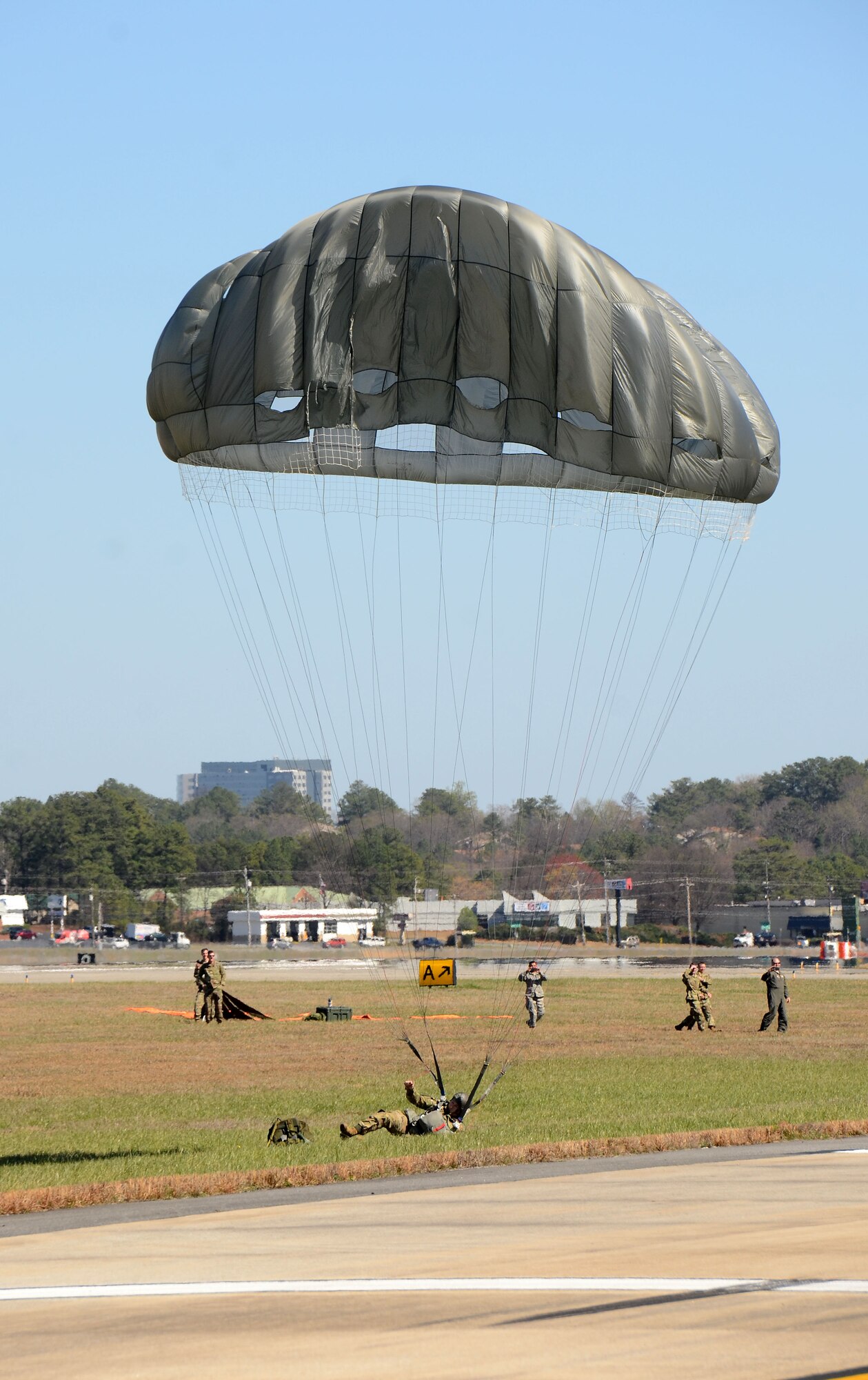 Members of the Leadership Cobb program observed Paratroopers from Company H 121st IN performing jump training maneuvers from a C-130 Hercules aircraft assigned to the 94th Airlift Wing, during a tour of Dobbins Air Reserve Base, Ga. March 8, 2017. (U.S. Air Force photo/Don Peek)