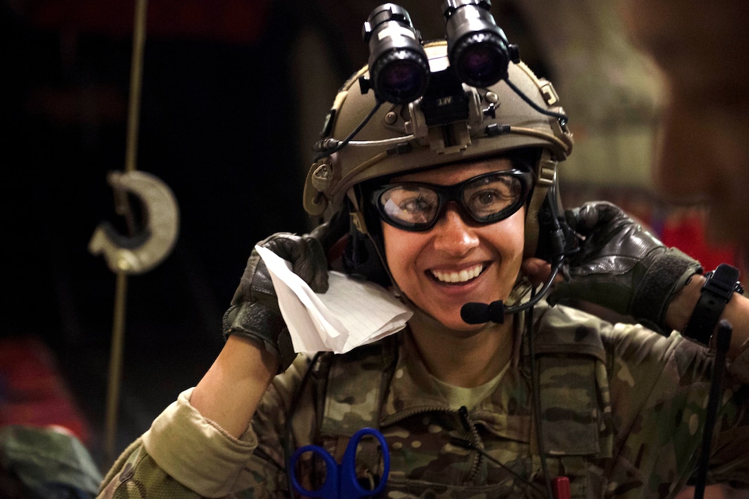 Air Force Tech. Sgt. Renee Snavely receives instruction during the in-flight medical training part of Emerald Warrior 17 at Eglin Range, Fla., March 6, 2017. Snavely is an independent duty medical technician assigned to the 1st Special Operations Support Squadron. Air Force photo by Airman 1st Class Nicholas Dutton