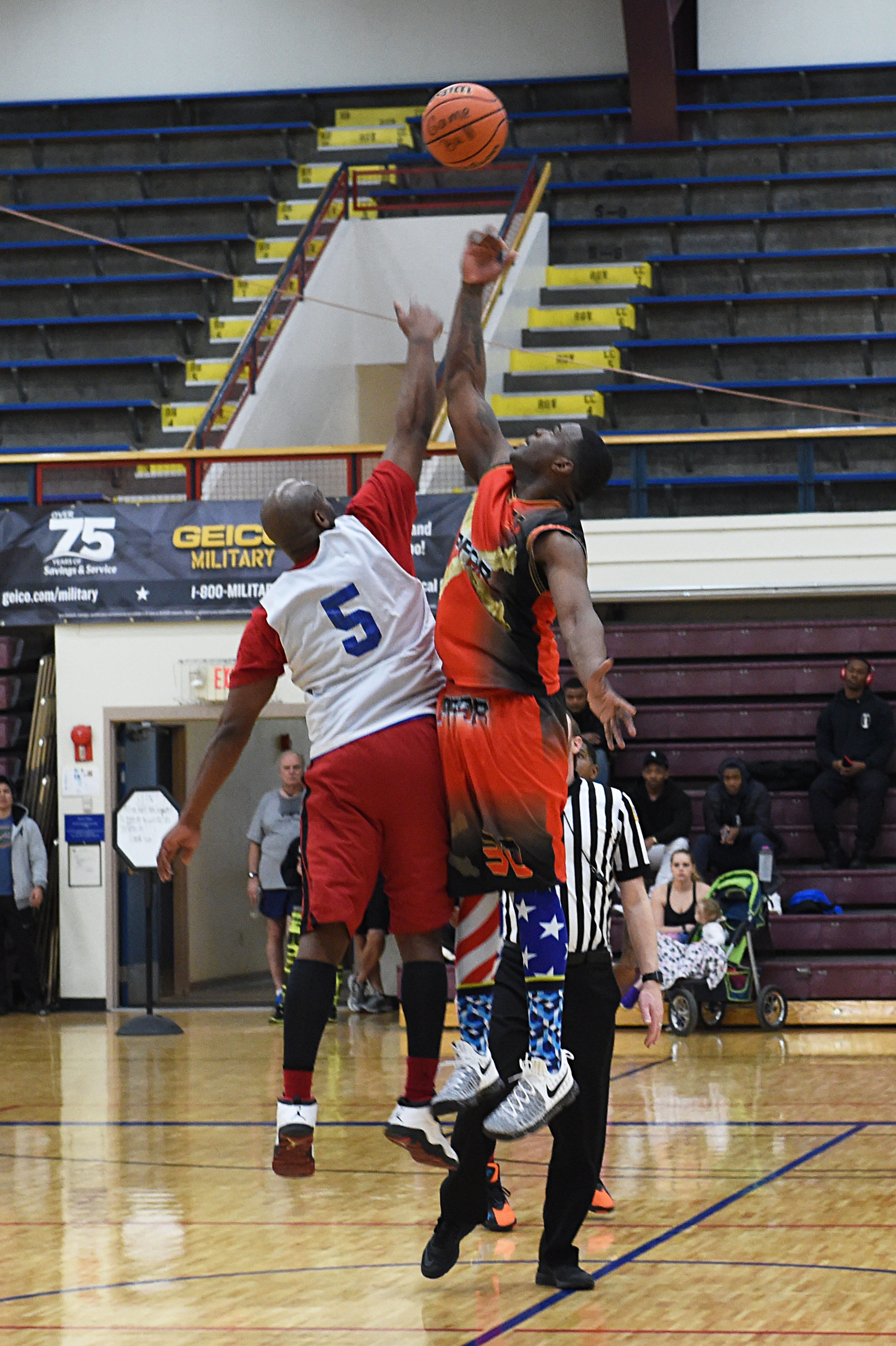 Buckner gym hosts intramural basketball championship > Joint Base