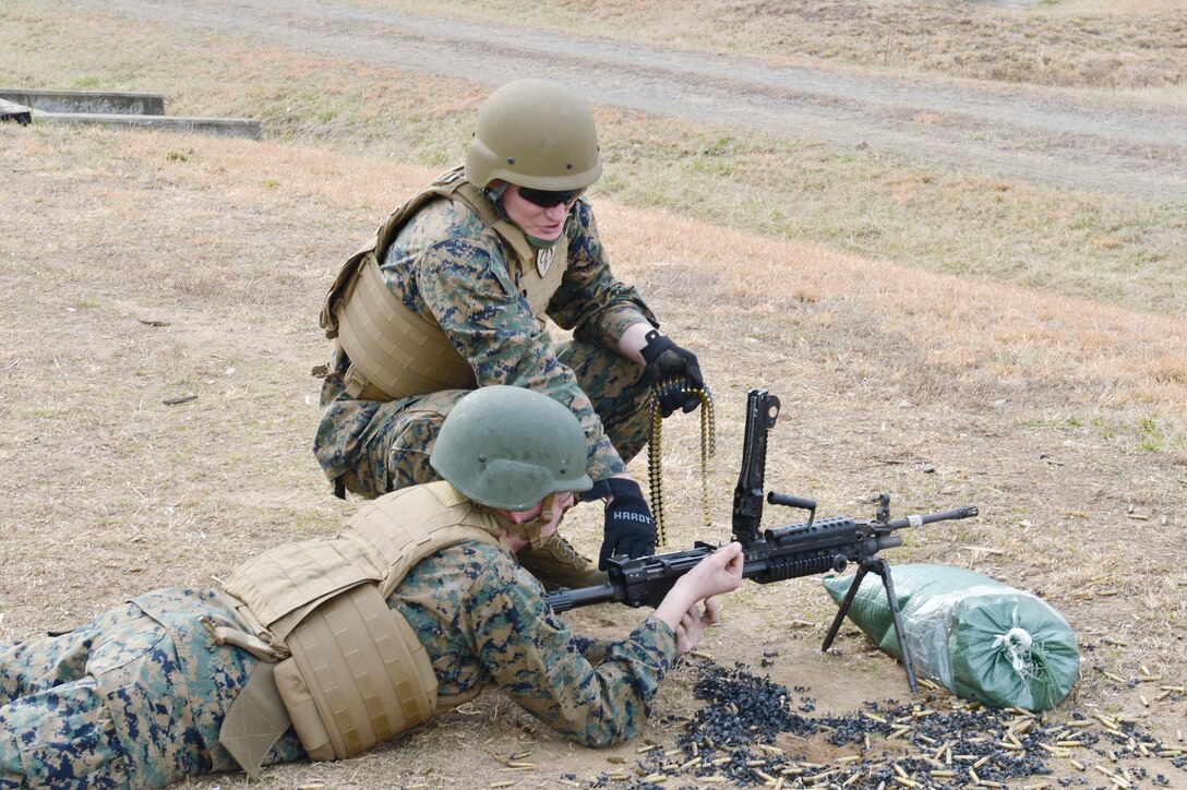 Sgt Limirick of H&S Bn is preparing to load the M249 for firing.