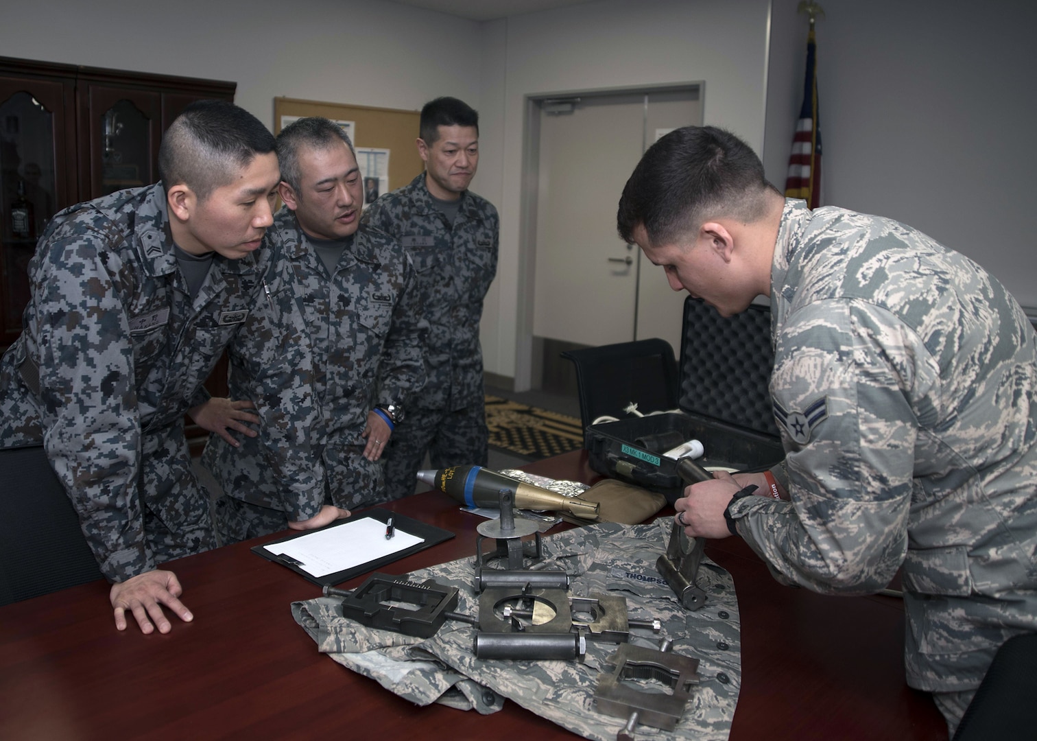 U.S., Japan Explosive Ordnance Disposal Ignites Bilateral Training > U ...