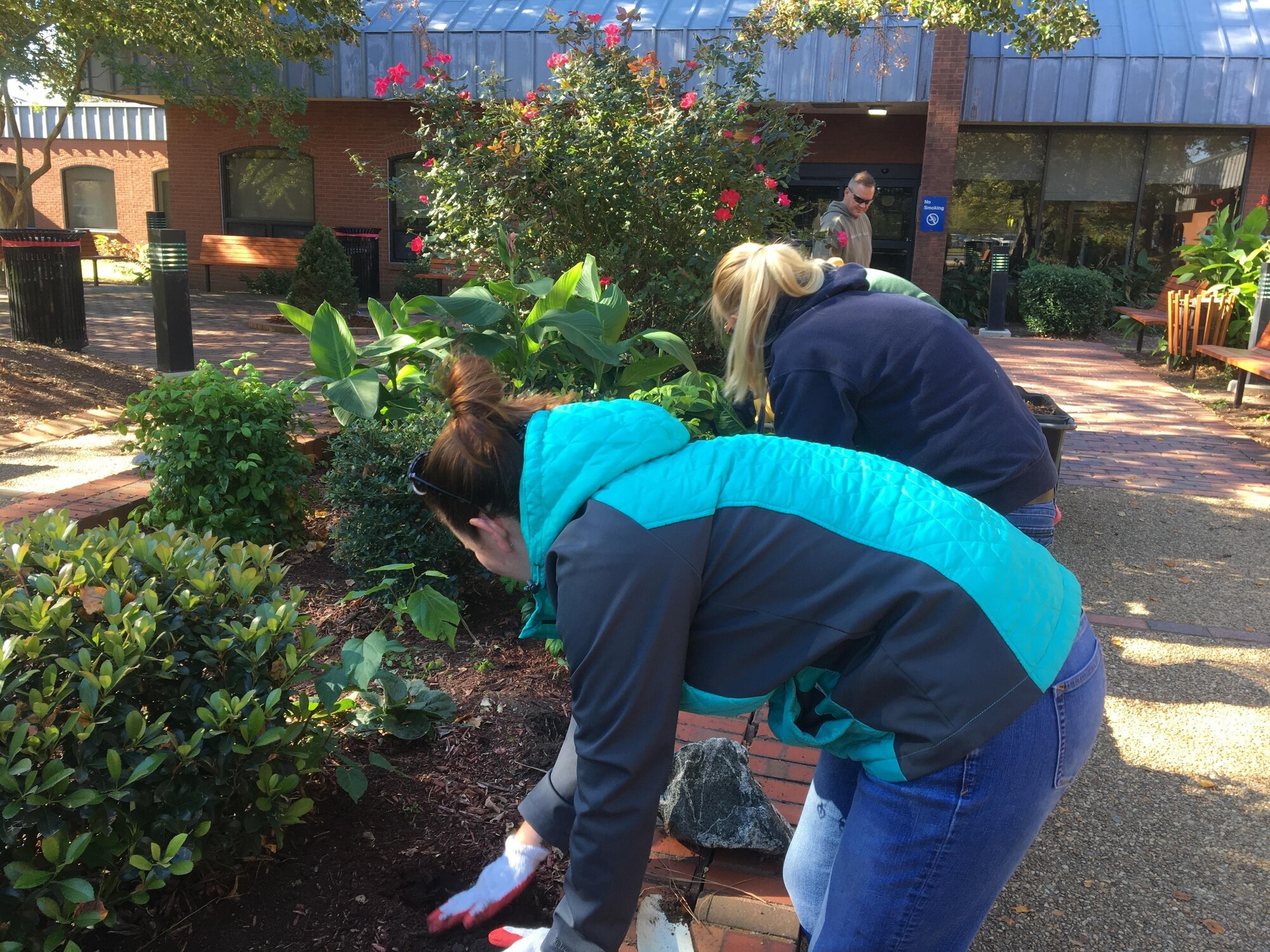 Members assigned to Joint Base Langley-Eustis, Va., spread mulch in horticultural therapy gardens at the Hampton Veteran Affairs Medical Center in Hampton, Va, Oct. 22, 2016.Gardens with plants that have colors, textures and fragrances that elicit a healing response are referred to as therapeutic gardens. (Courtesy photo)