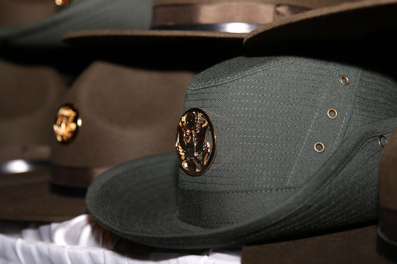 Female Drill Sergeant Hat Changes Army Lives U S Army Reserve