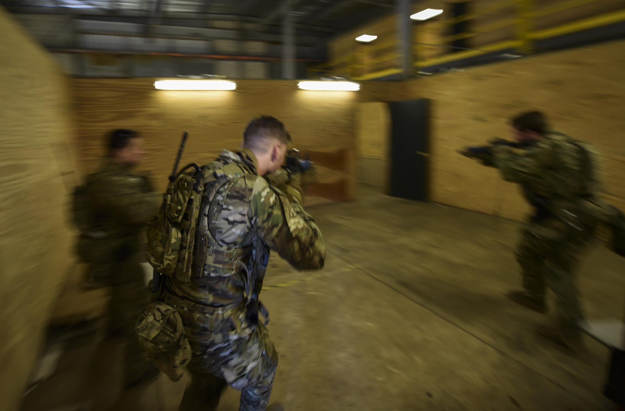 Soldiers with the 1st Battalion, 10th Special Forces Group, conduct close quarters battle training at Eglin Air Force Base, Fla., March 17, 2017. The 1st Special Operations Support Squadron Operational Support Joint Office coordinates two-week long training programs for the Army, Marines and Navy special operations forces that provides live-fire ranges and familiarizes them with Air Force Special Operations Command aircraft to ensure global readiness. (U.S. Air Force photo by Airman 1st Class Joseph Pick)