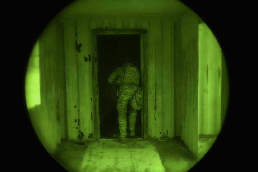 Soldiers with the 1st Battalion, 10th Special Forces Group, conduct close quarters battle training at the Eglin Range, Eglin Air Force Base, Fla., March 17, 2017. The 1st Special Operations Support Squadron Operational Support Joint Office coordinates two-week long training programs for Army, Navy and Marine special operations forces that provides live-fire ranges and familiarizes them with Air Force Special Operations Command aircraft to ensure global readiness. (U.S. Air Force photo by Airman 1st Class Joseph Pick)