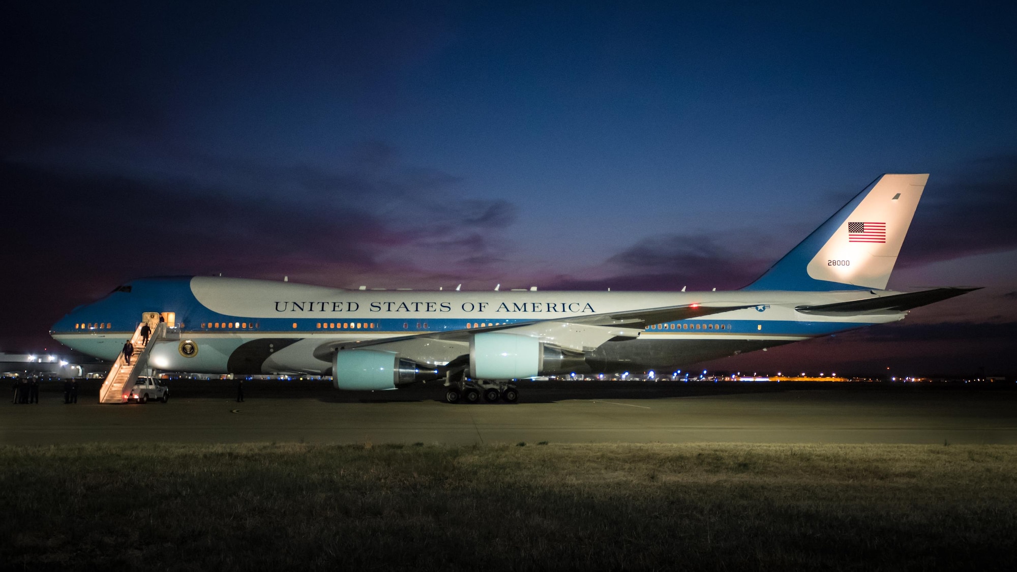 Air Force One sits on the flight line at the Kentucky Air National Guard Base in Louisville, Ky., March 20, 2017. President Donald Trump was in Louisville to attend a campaign rally at the Kentucky Exposition Center. (U.S. Air National Guard photo by Lt. Col. Dale Greer)
