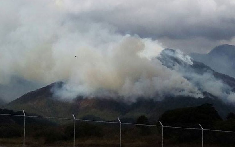 Joint Task Force-Bravo joins the team of cooperation to combat the intense fire that has consumed more than 15 acres of land in Intibucá.