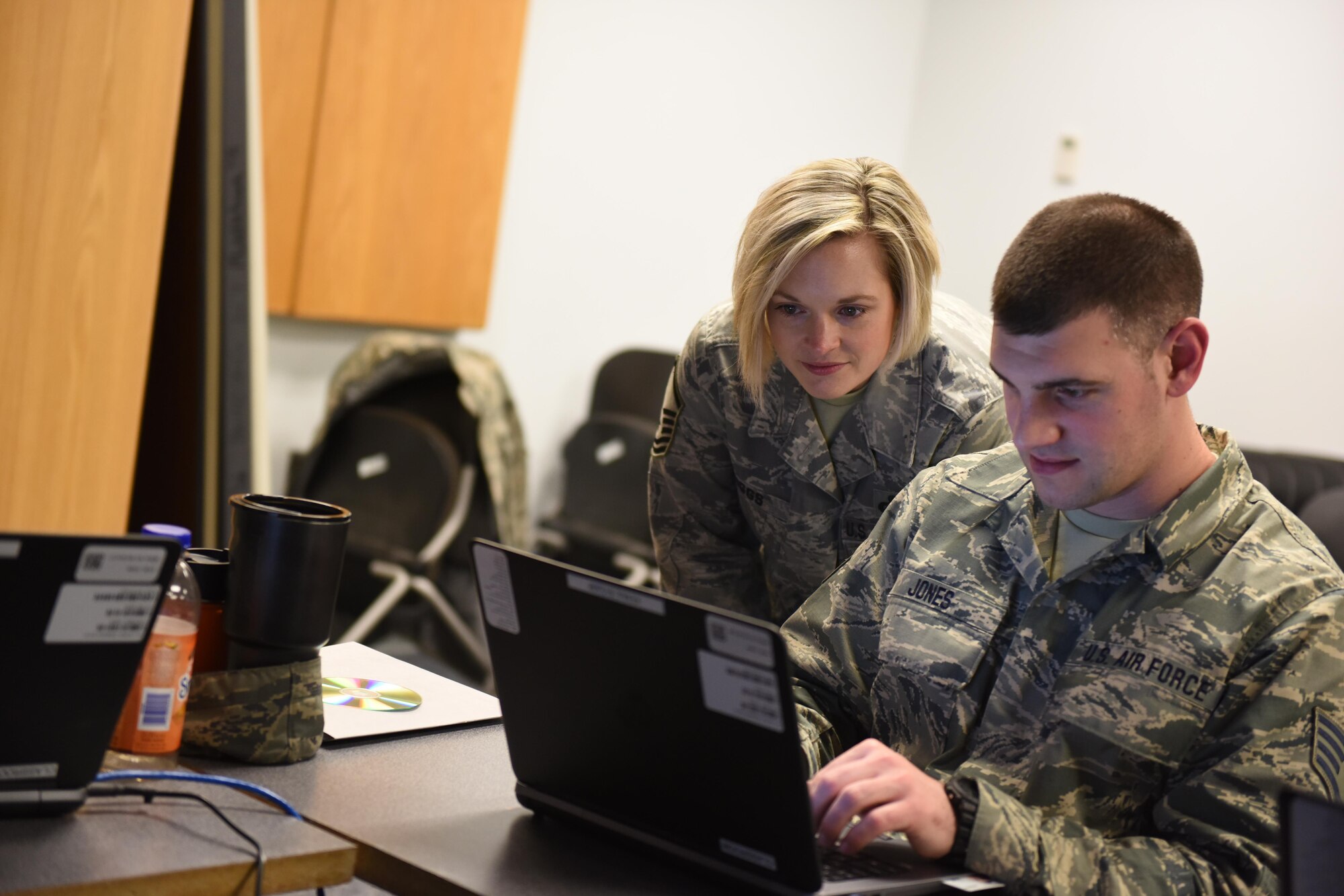 Master Sgt. Natalie Briggs, human resources remote, talks with Staff Sgt. Adam Jones about written communication during the 193rd Special Operations Wing’s Leadership Development Program, Middletown, Pennsylvania, March 17, 2017. Over the course of three days, Airmen will learn written communication, verbal communication, progression of Airmen and day-to-day leadership skills; giving them tools to be better leaders in today’s Air National Guard. (U.S. Air National Guard Photo by Master Sgt. Culeen Shaffer/Released)