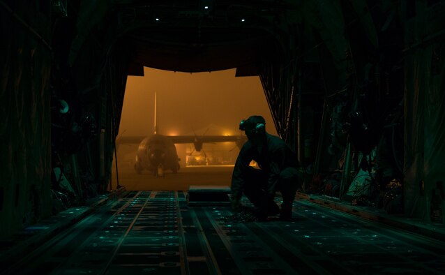 Tech. Sgt. Jonathan Packer, 815th Airlift Squadron, secures chains on C-130J Super Hercules aircraft during the Green Flag Little Rock 17-05 exercise March 19  in Alexandria, Luisiana. (U.S. Air Force photo/ Staff Sgt. Shelton Sherrill)