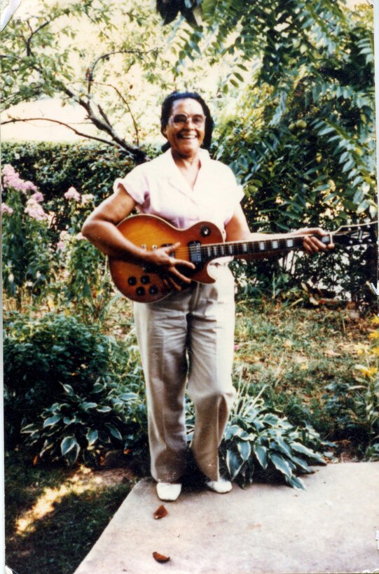 Etta Baker at home in North Carolina, 1970s.