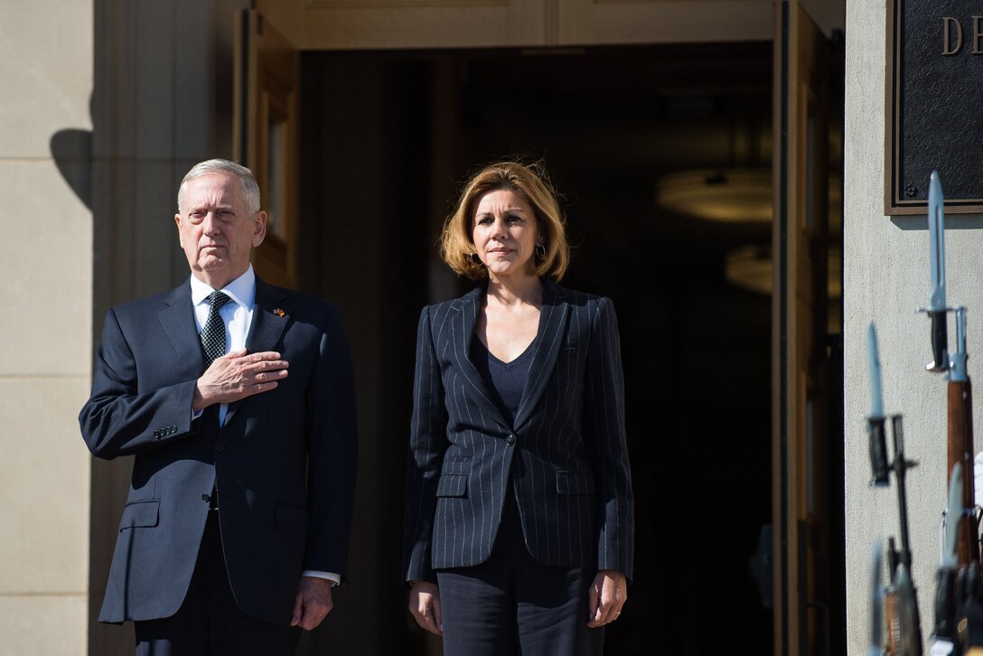 Defense Secretary Jim Mattis stands with Spanish Defense Minister María Dolores de Cospedal while welcoming her to the Pentagon for a meeting, March 23, 2017. DoD photo by Army Sgt. Amber I. Smith