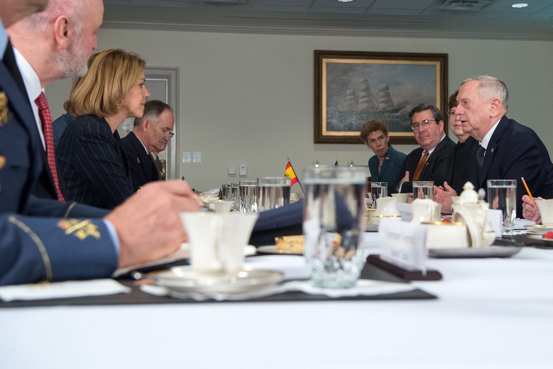 Defense Secretary Jim Mattis meets with Spanish Defence Minister María Dolores de Cospedal at the Pentagon, March 23, 2017. DoD photo by Army Sgt. Amber I. Smith