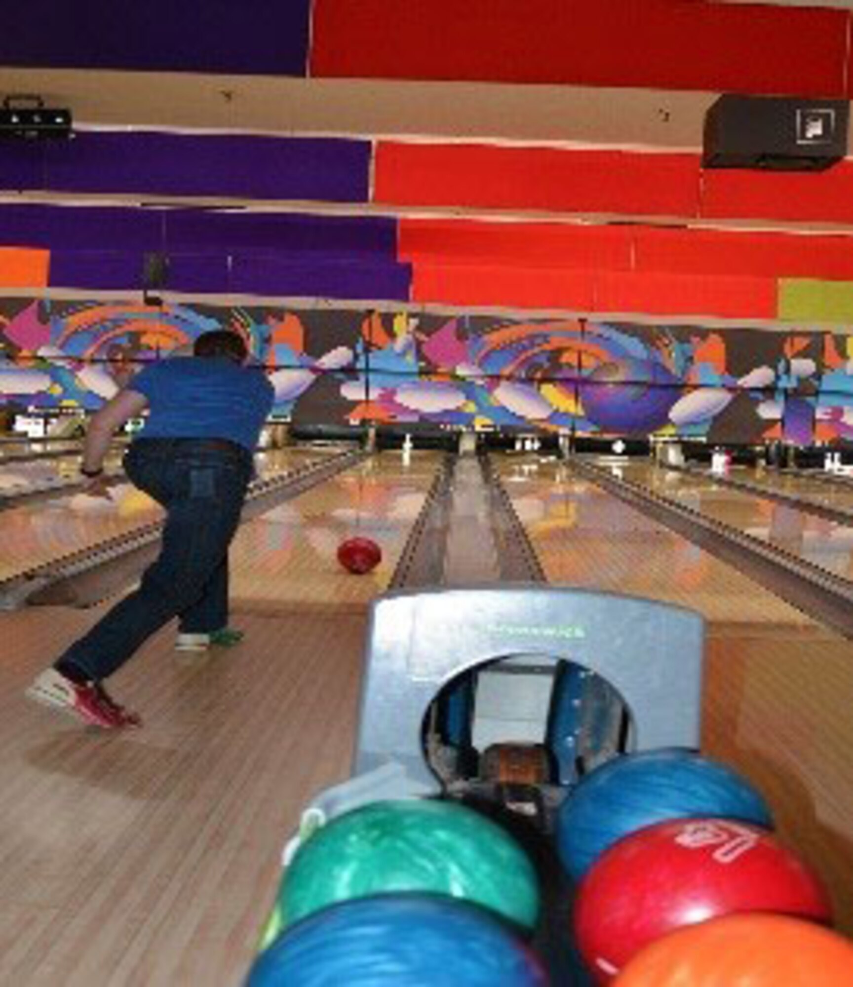 The Anchorage Chamber of Commerce hosted its Annual Military appreciation bowl A-thon Feb. 04, 2017. 
