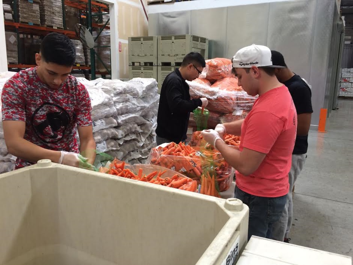 Travis Airmen help feed families in need > Travis Air Force Base > News