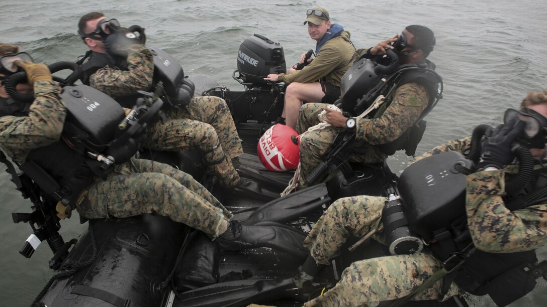 3rd Force Reconnaissance Co. Execute Dive Operations Training