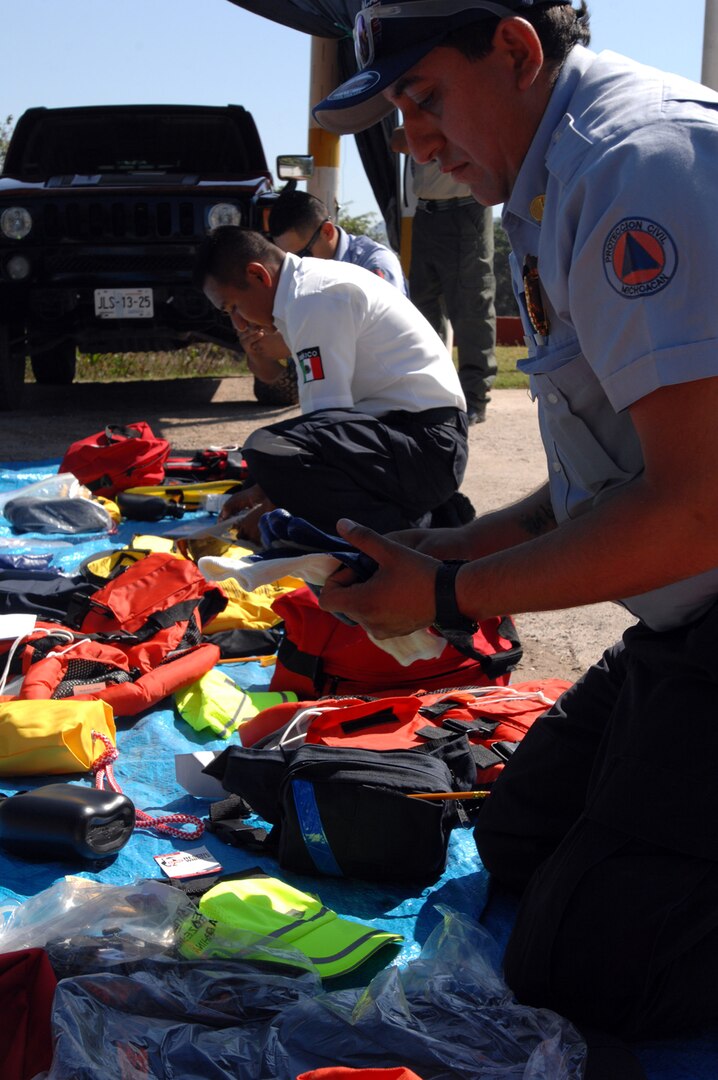 U.S., Mexican Civilian First Responders Complete Water Search and Rescue  Training > U.S. Northern Command > Article