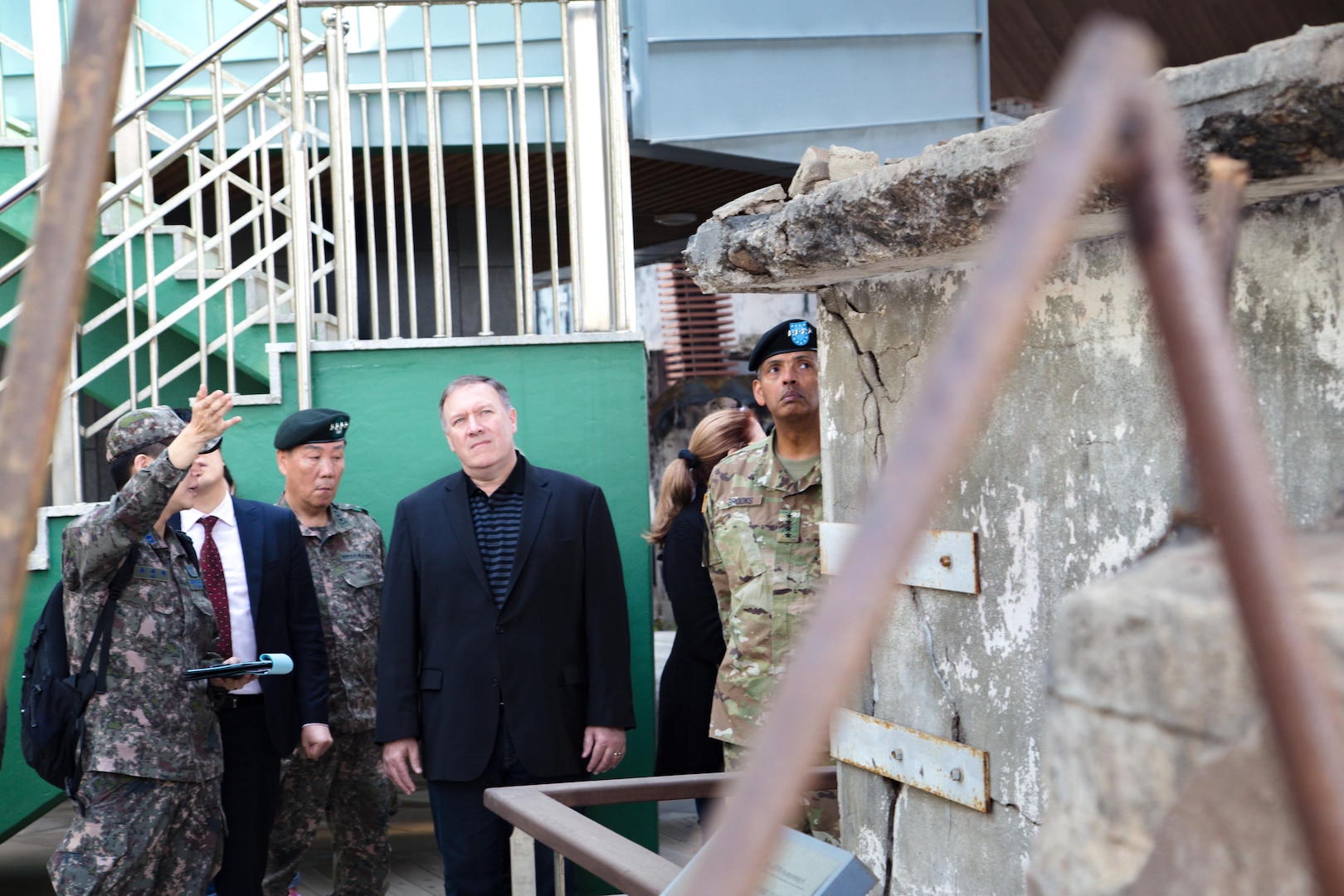 YONGSAN GARRISON, Republic of Korea (ROK) – Director of the U.S. Central Intelligence Agency Mike Pompeo (center) observes damage from a lethal artillery and rocket attack on Yeonpyeong Island by North Korea in November 2010. General Vincent K. Brooks and General Leem Ho Young, commander and deputy commander, respectively, of the ROK-U.S. Combined Forces Command, accompanied Director Pompeo during to this past and potential flashpoint. The CIA director’s visit marks the fourth senior U.S. administration official to visit the ROK this year to gain a deeper perspective of the security situation on the Korean Peninsula and confirm the U.S. commitment to the ROK-US Alliance.
대한민국, 용산기지 – 마이크 폼페오 미 중앙정보국 국장 (중앙)이 2010년11월 북한이 감행한 연평도 포격  도발 현장을 둘러보고 있다.  폼페오 국장의 연평도 방문에는 빈센트 브룩스 한미연합사령관과 임호영 연합사부사령관이 동행하였다.  미 중앙정보국 국장의 이번 방문은 올해 미 고위급 인사 중 4번째  방한으로 한반도의 안보 상황을 보다 심도 있게 파악하고 한미동맹에 대한 미국의 공약을 확인하기 위해서다.