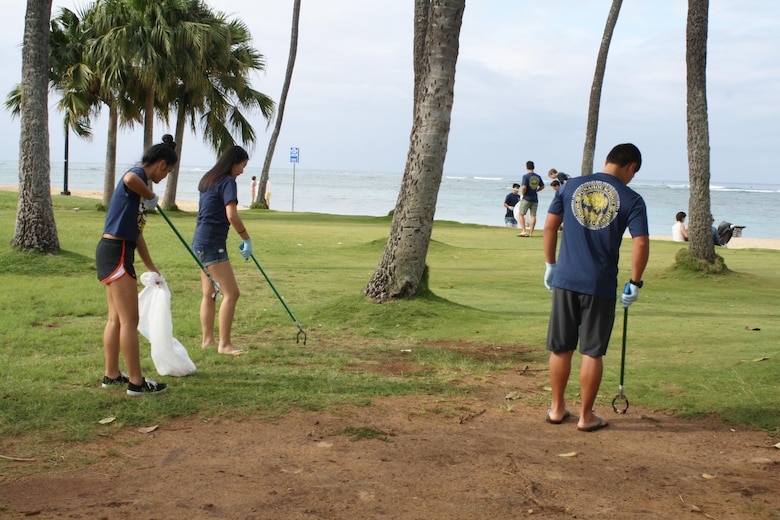 More than 20 volunteers from the Punahou Junior ROTC program (which includes cadets from other area high schools and some home-schooled students) along with Corps employees and their friends and families, cleared trash, debris on the beach area as well as other obstructions on the beach berm behind the U.S. Army Corps of Engineers Pacific Regional Visitor Center (RVC) in Waikiki as part of Earth Month 2017.