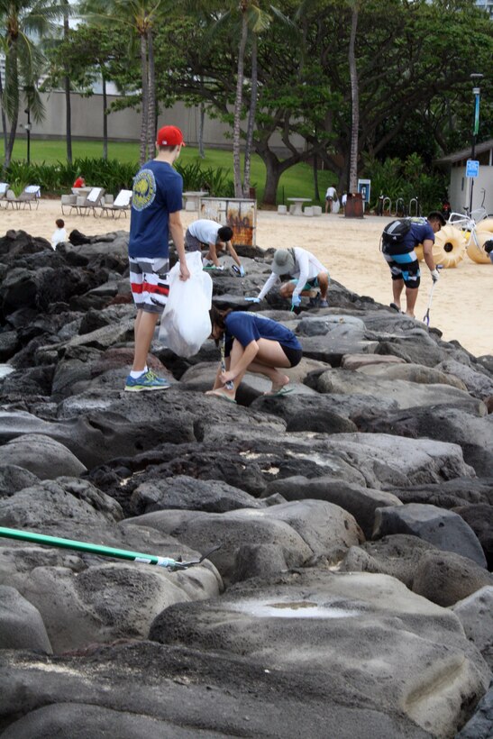 More than 20 volunteers from the Punahou Junior ROTC program (which includes cadets from other area high schools and some home-schooled students) along with Corps employees and their friends and families, cleared trash, debris on the beach area as well as other obstructions on the beach berm behind the U.S. Army Corps of Engineers Pacific Regional Visitor Center (RVC) in Waikiki as part of Earth Month 2017.