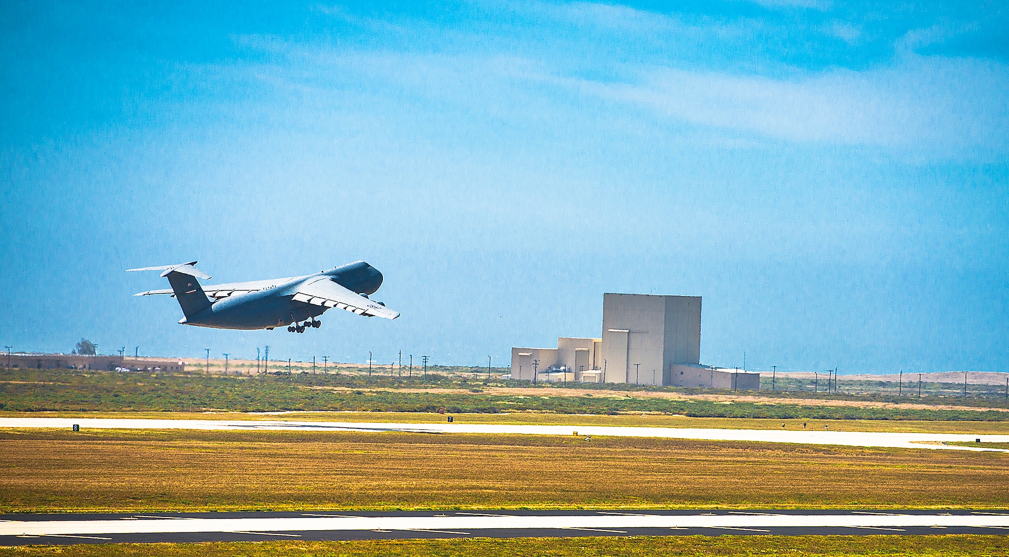 A 433rd Airlift Wing C-5M Super Galaxy aircraft takes off from Vandenberg Air Force Base, California during exercise Patriot Hook April 27, 2017. Patriot Hook is an annual joint-service exercise coordinated by the Air Force Reserve, designed to integrate the military and first responders of federal, state and local agencies by providing training to mobilize quickly and deploying in military aircraft in the event of a regional emergency or natural disaster. (U.S. Air Force photo by Benjamin Faske)

