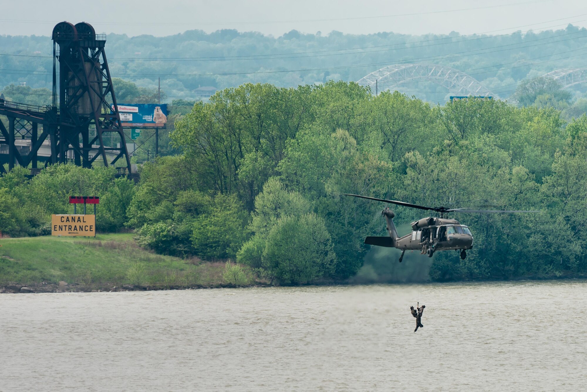 A Kentucky Army National Guard UH-60 Blackhawk hoists Airmen from the Kentucky Air Guard’s 123rd Special Tactics Squadron into the aircraft after performing a simulated rescue mission in the Ohio River in Louisville, Ky., April 22, 2017. The demonstration was part of Thunder Over Louisville, an annual air show that draws hundreds of thousands of spectators to the banks of the Ohio. (U.S. Air National Guard photo by Lt. Col. Dale Greer)