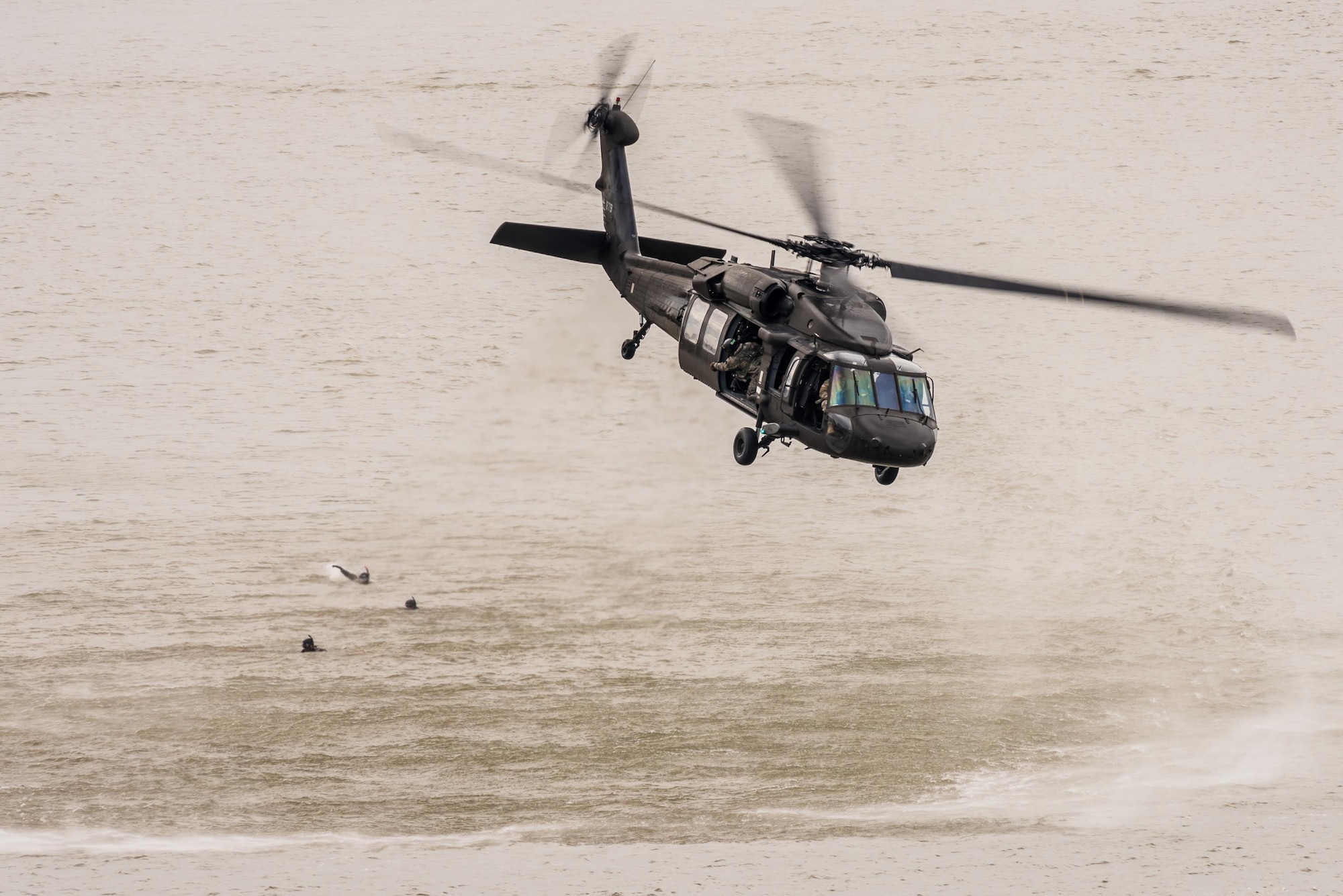 A Kentucky Army National Guard UH-60 Blackhawk helicopter flies over the Ohio River after deploying Kentucky Air National Guardsmen into to the water to conduct a simulated rescue mission during the Thunder Over Louisville air show in Louisville, Ky., April 22, 2017. The annual show has grown to become the largest single-day event of its kind in the nation. (U.S. Air National Guard photo by Lt. Col. Dale Greer)