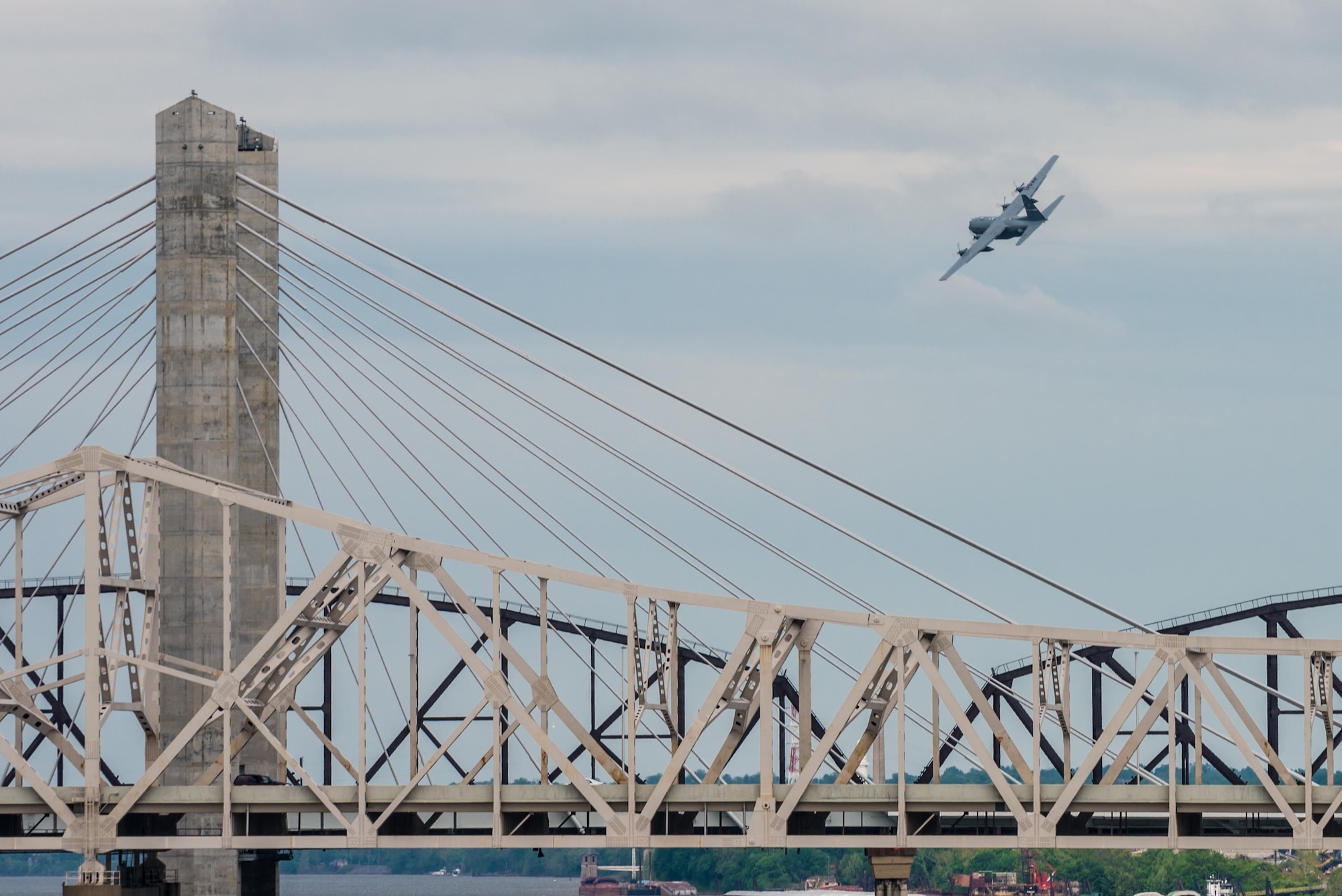 A C-130 Hercules aircraft from the Kentucky Air National Guard’s 123rd Airlift Wing performs an aerial demonstration above the Ohio River during the Thunder Over Louisville air show in Louisville, Ky., April 22, 2017. The annual event has grown to become the largest single-day air show in the nation. (U.S. Air National Guard photo by Lt. Col. Dale Greer)