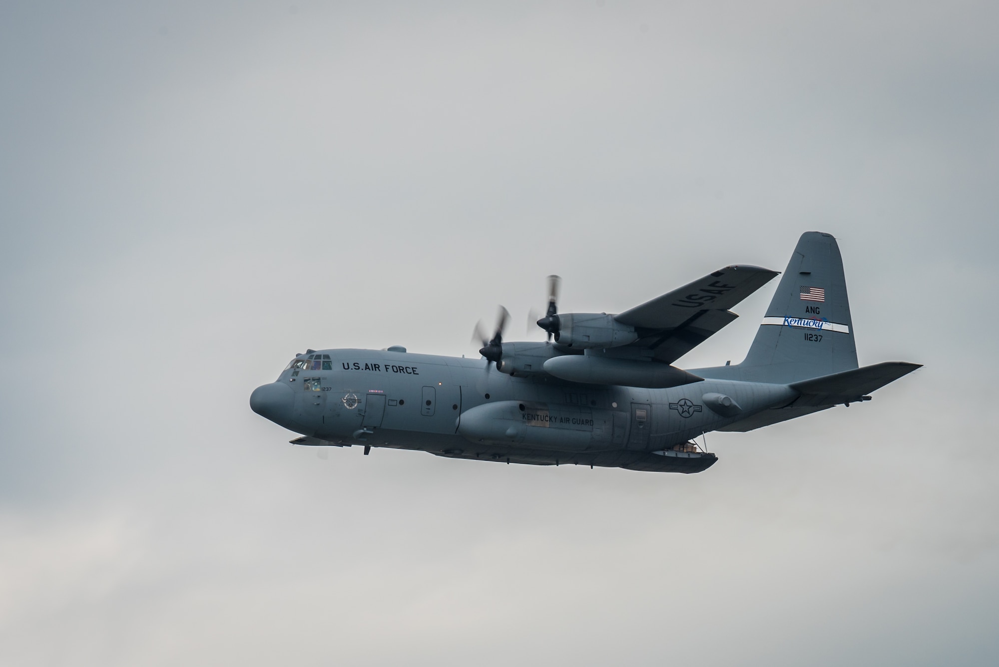 A C-130 Hercules aircraft from the Kentucky Air National Guard’s 123rd Airlift Wing prepares to air-drop two bundles of cargo in the Ohio River during the Thunder Over Louisville air show in Louisville, Ky., April 22, 2017. The annual event has grown to become the largest single-day air show in the nation. (U.S. Air National Guard photo by Lt. Col. Dale Greer)
