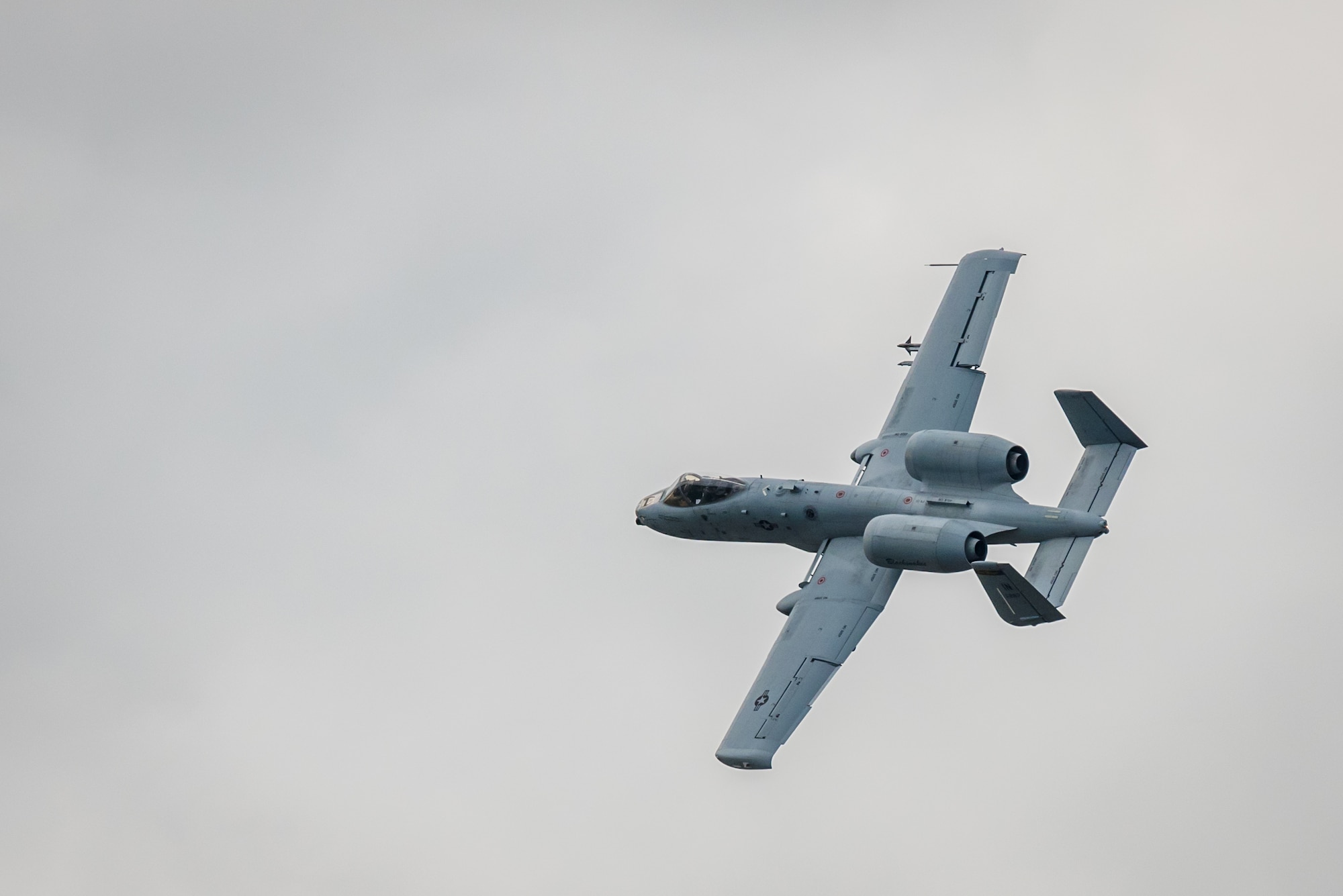 A U.S. Air Force A-10 Thunderbolt II aircraft flies an aerial demonstration over the Ohio River during the Thunder Over Louisville air show in Louisville, Ky., April 22, 2017. The Kentucky Air National Guard is once again providing logistical and maintenance support to military aircraft participating in the event, which has grown to become the largest annual single-day air show in America. (U.S. Air National Guard photo by Lt. Col. Dale Greer)