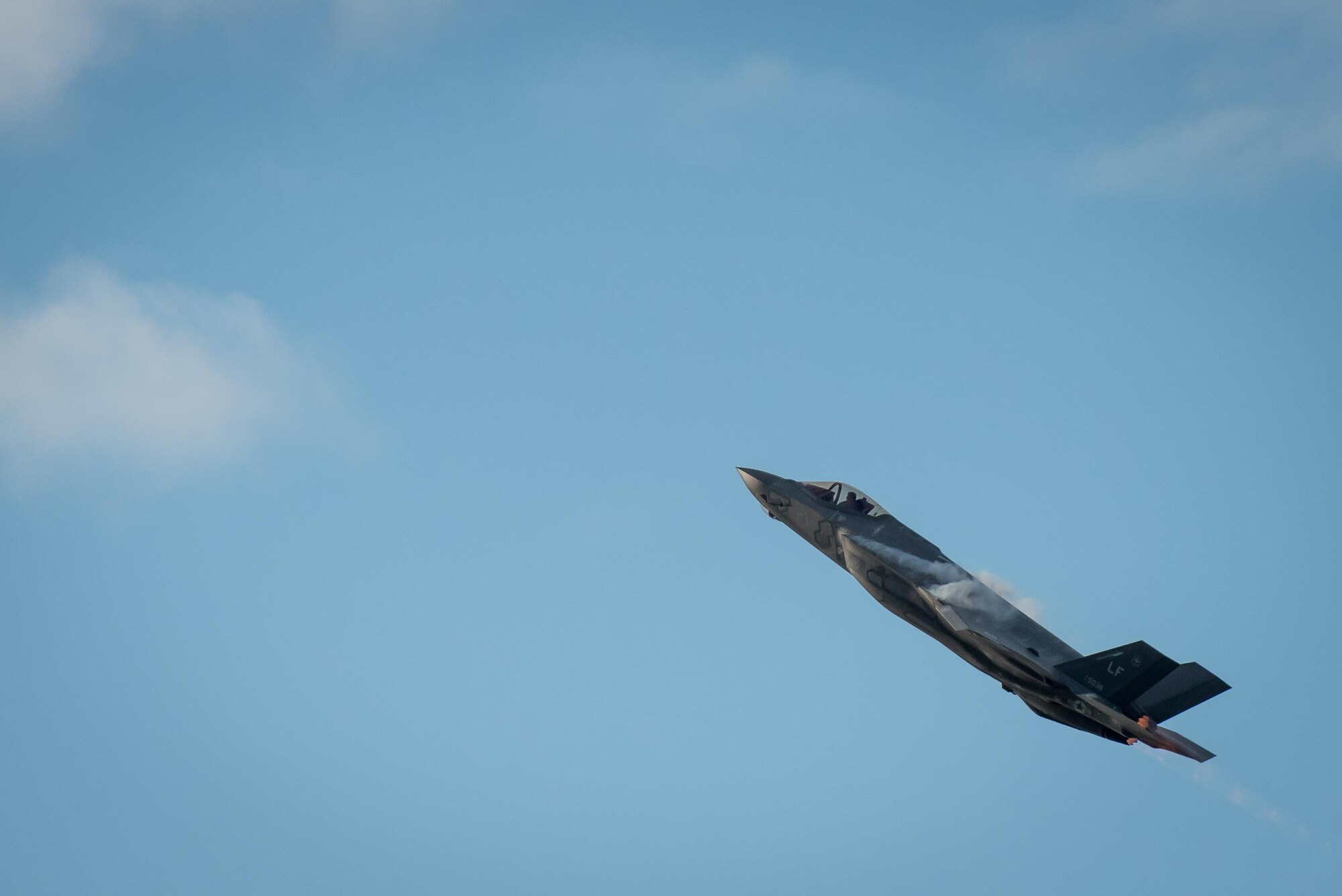 A U.S. Air Force F-35 Lightning II fighter aircraft flies an aerial demonstration over the Ohio River during the Thunder Over Louisville air show in Louisville, Ky., April 22, 2017. The F-35, from Luke Air Force Base, Ariz., is the Air Force’s newest fighter aircraft. (U.S. Air National Guard photo by Lt. Col. Dale Greer)