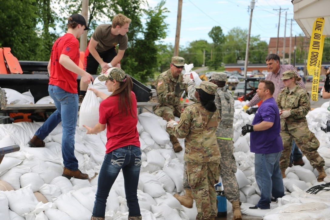 Missouri National Guardsmen aid civilian volunteers in building a sandbag wall around local businesses in Eureka, Mo., May 2, 2017. Army National Guard photo by Pfc Garrett Bradley