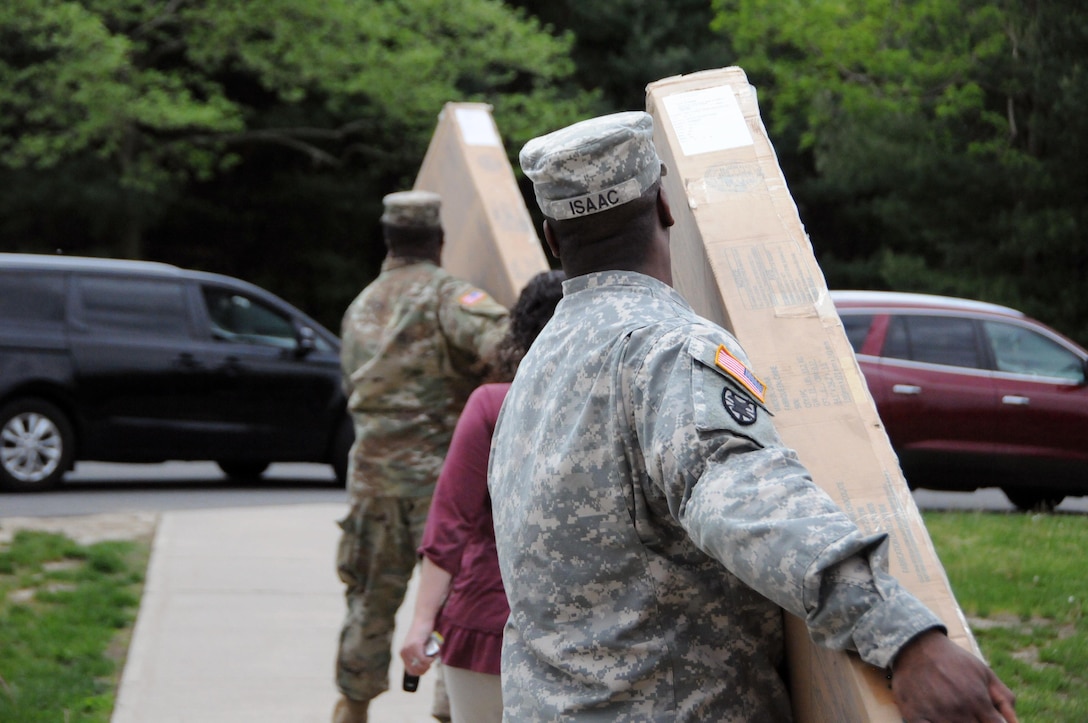 U.S. Army Reserve Soldiers help load cribs into cars May 3 at the 99th Regional Support Command on Joint Base McGuire-Dix-Lakehurst, New Jersey.  Operation Homefront sponsored the Star-Spangled Babies event where roughly 70 new and expecting military mothers received a free crib from Delta Children as well as other gifts.