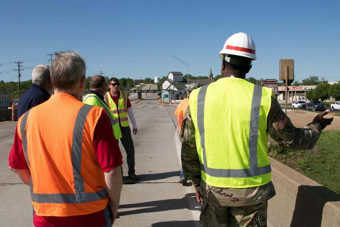 Col. Anthony Mitchell, St. Louis District commander was on-site in Valley Park, Mo., May 2, 2017 to assess flood fight efforts with Valley Park Mayor, Mike Pennise. The St. Louis District has more than 50 engineers and technical experts deployed throughout the region supporting local flood fighting efforts.