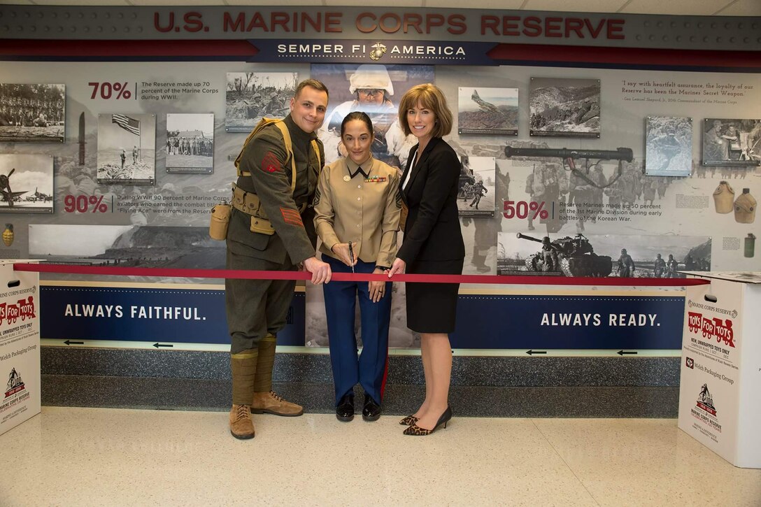 Marine Corps Reserve Centennial planners honored for “Centennial Exhibit” at Pentagon