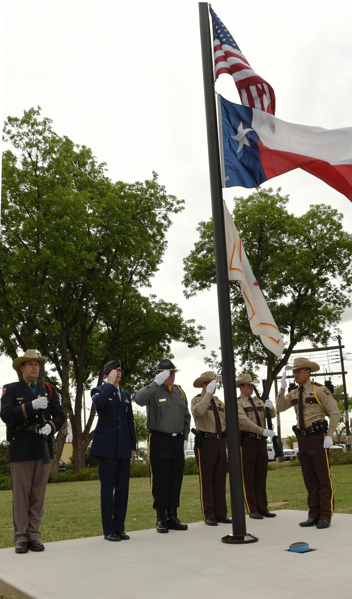 Dyess Honor Guard participates in Peace Officer Memorial > Dyess Air