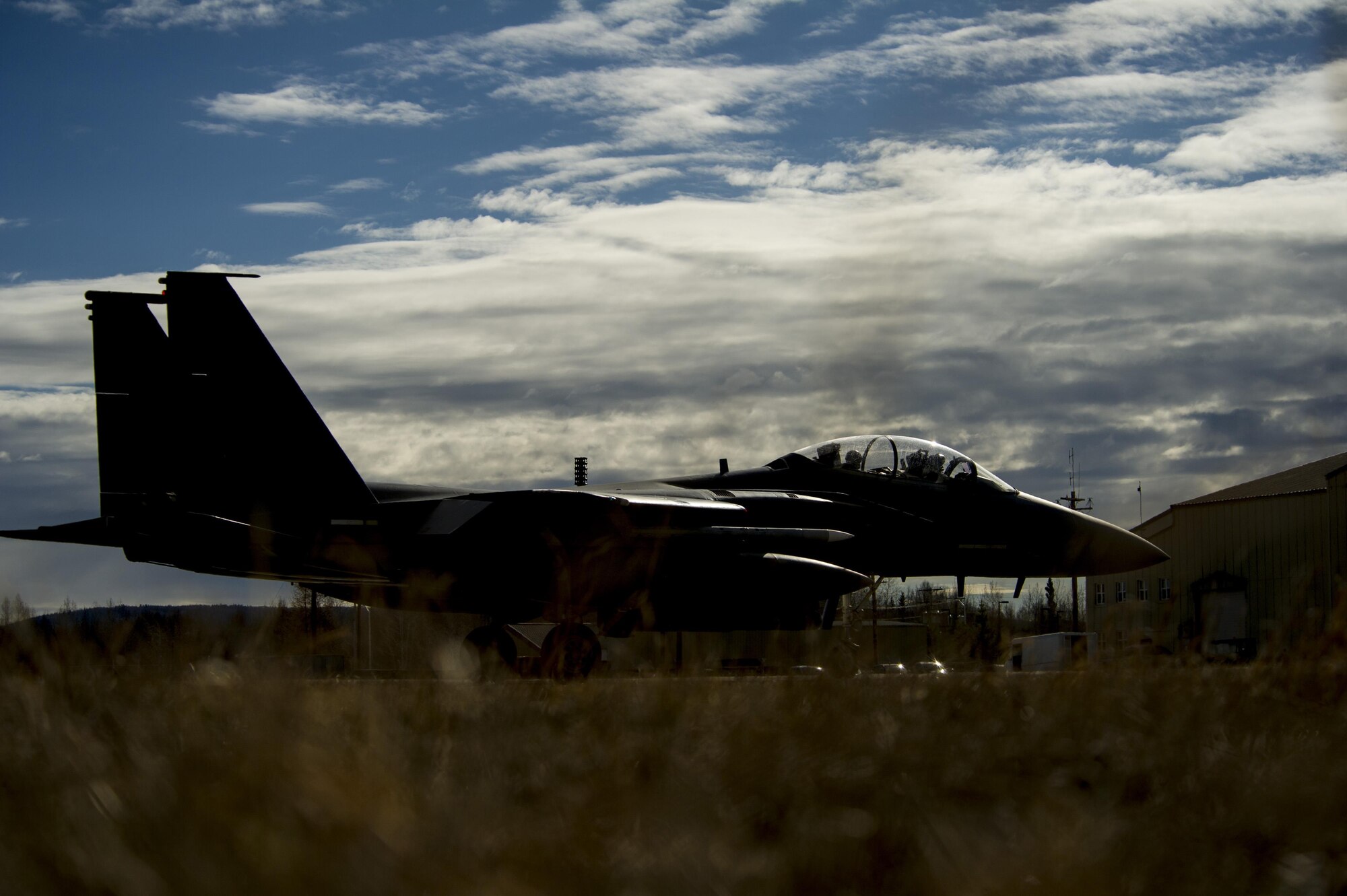 EIELSON AIR FORCE BASE, Alaska – U.S. Air Force F-15 Strike Eagle aircraft assigned from Seymour Johnson Air Force Base, North Carolina, taxis down the flight line during NORTHERN EDGE 2017 (NE17), May 4, 2017, at Eielson Air Force Base, Alaska. NE17 is Alaska’s premier joint training exercise designed to practice operations, techniques and procedures as well as enhance interoperability among the services. Thousands of participants from all the services, Airmen, Soldiers, Sailors, Marines and Coast Guardsmen from active duty, Reserve and National Guard units are involved. (U.S. Air Force photo by Airman 1st Class Isaac Johnson)