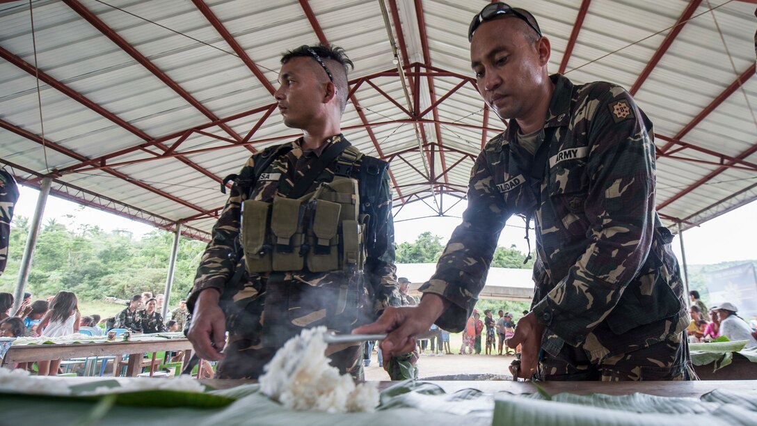 Philippine Soldiers prepare rice for a Boodle Fight at a disaster preparedness symposium during Balikatan 2017 in Ormoc City, Leyte, May 2, 2017. A Boodle Fight is a communal meal and Philippine military tradition to symbolize unity and camaraderie. The Armed Forces of the Philippines along with representatives from Japan Self-Defense Force, Australian Defence Force, and U.S. military worked with a local barangay to improve health conditions and disaster preparedness. Balikatan is an annual U.S.-Philippine bilateral military exercise focused on a variety of missions, including humanitarian assistance and disaster relief, counterterrorism, and other combined military operations. 