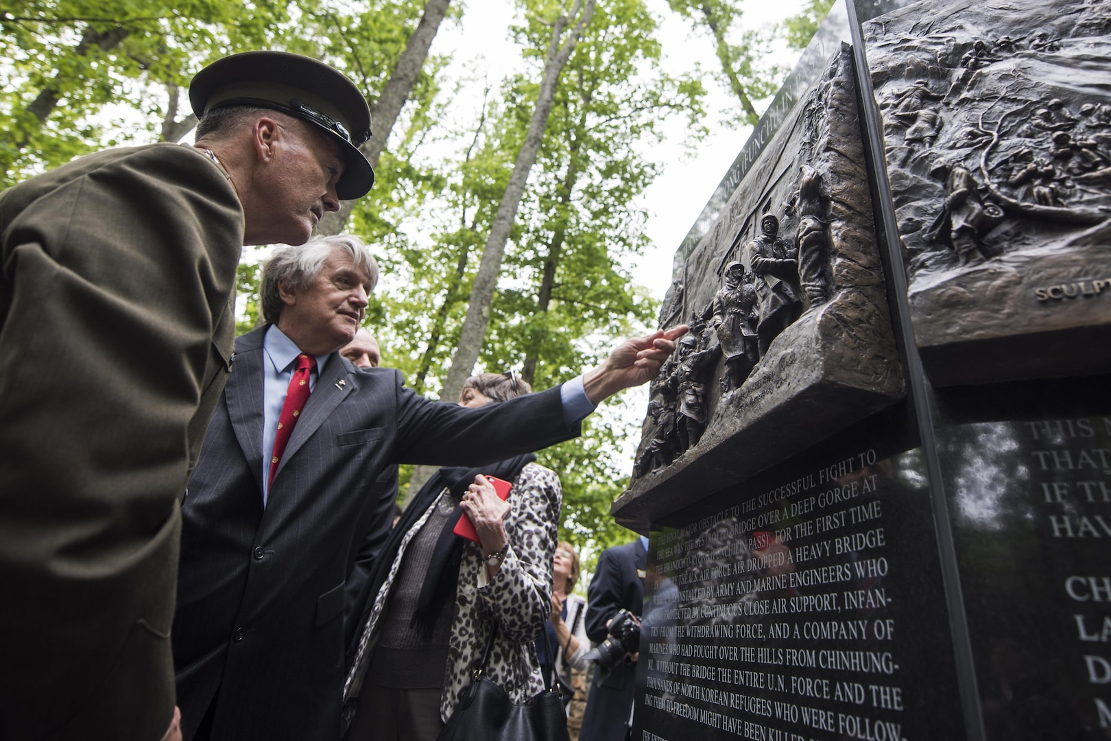 Dunford Helps Chosin Few Dedicate Monument To Korean War Battle Joint Chiefs Of Staff News Display