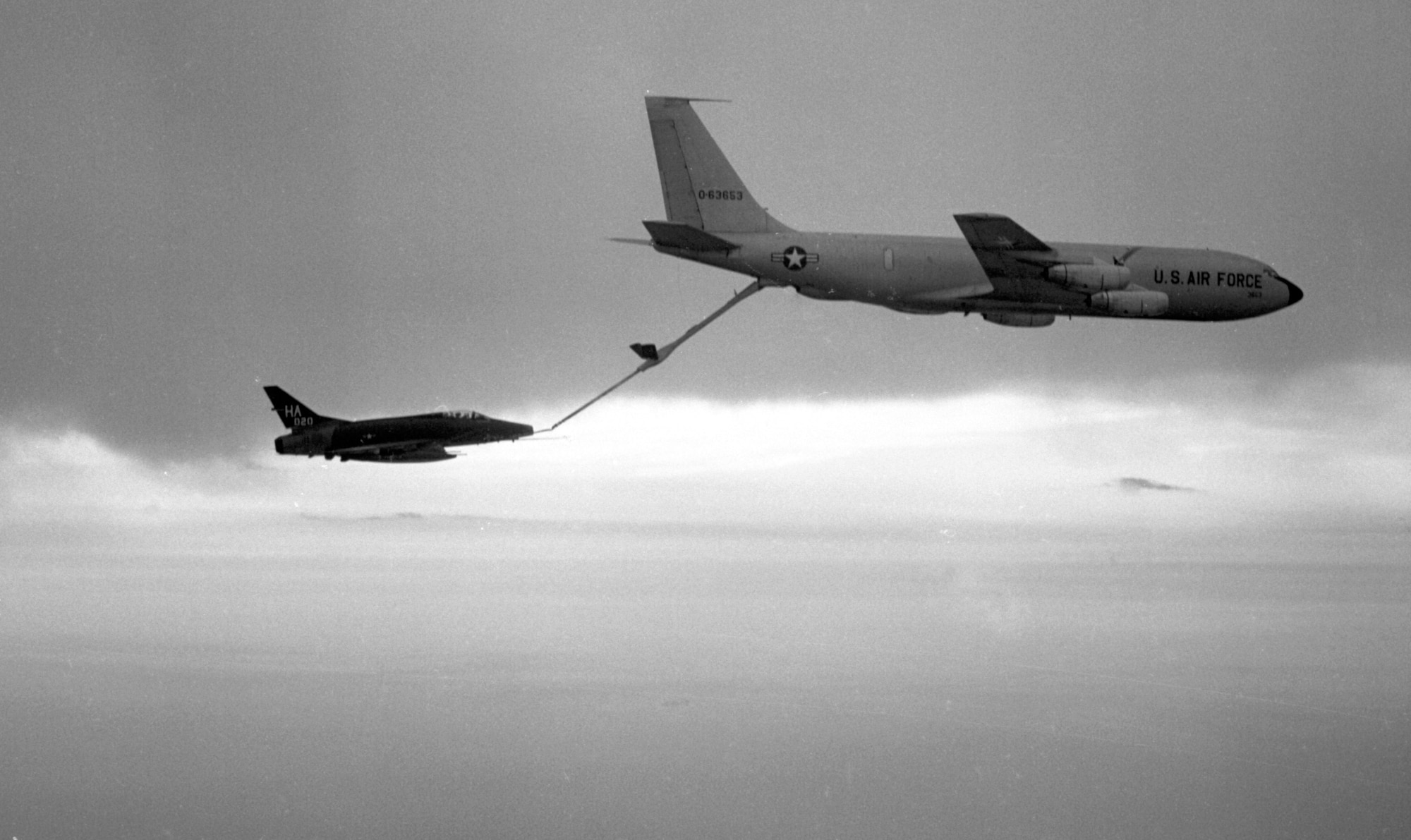 F-100 refuel